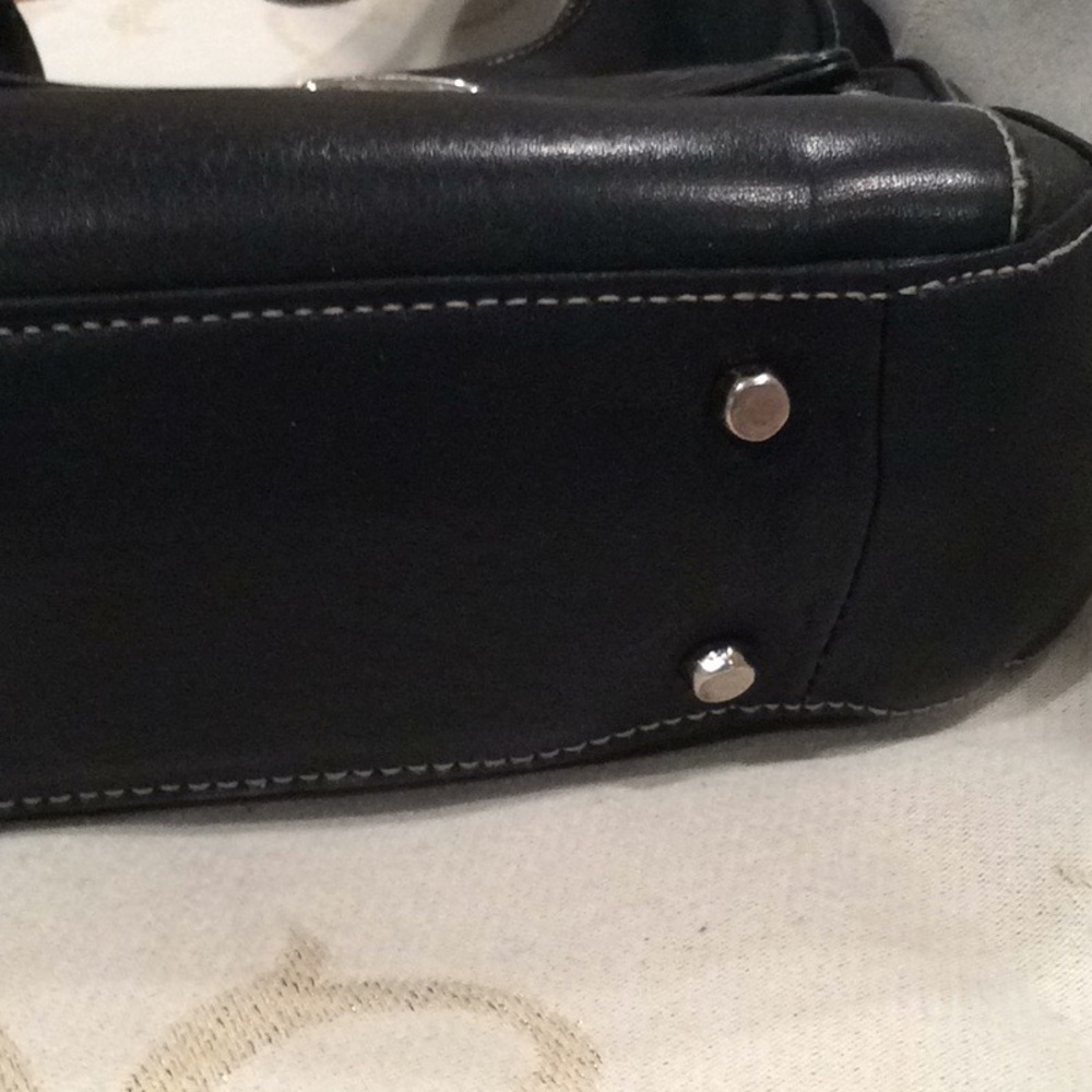 AUTHENTIC & LIKE NEW, ALL LEATHER “PERLINA” BAG - Picture 3 of 7
